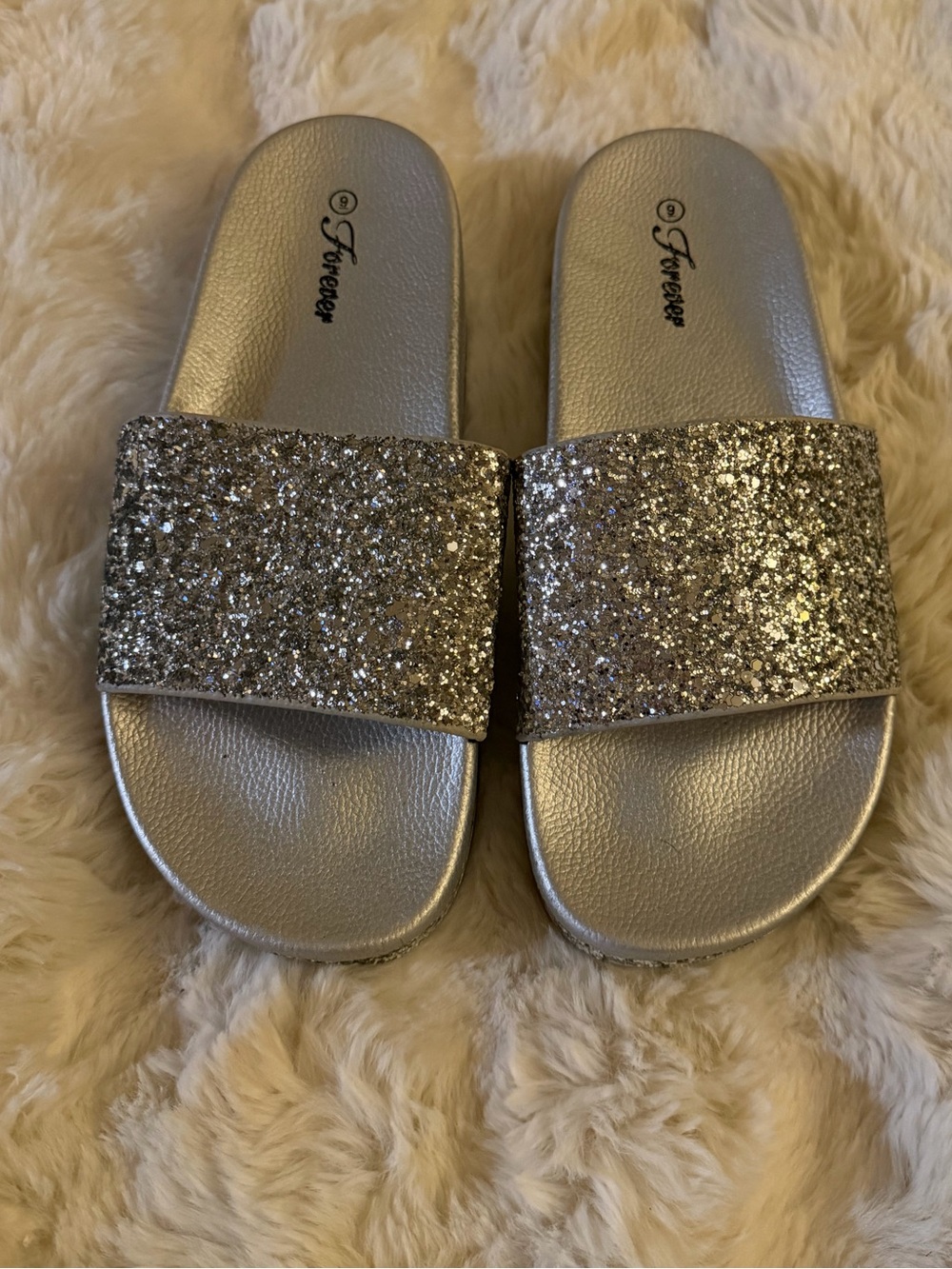 New size 9 Glitter Slide Sandals - Silver Sparkle